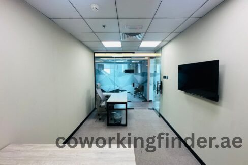 Standing desk in Dubai coworking space for ergonomic work