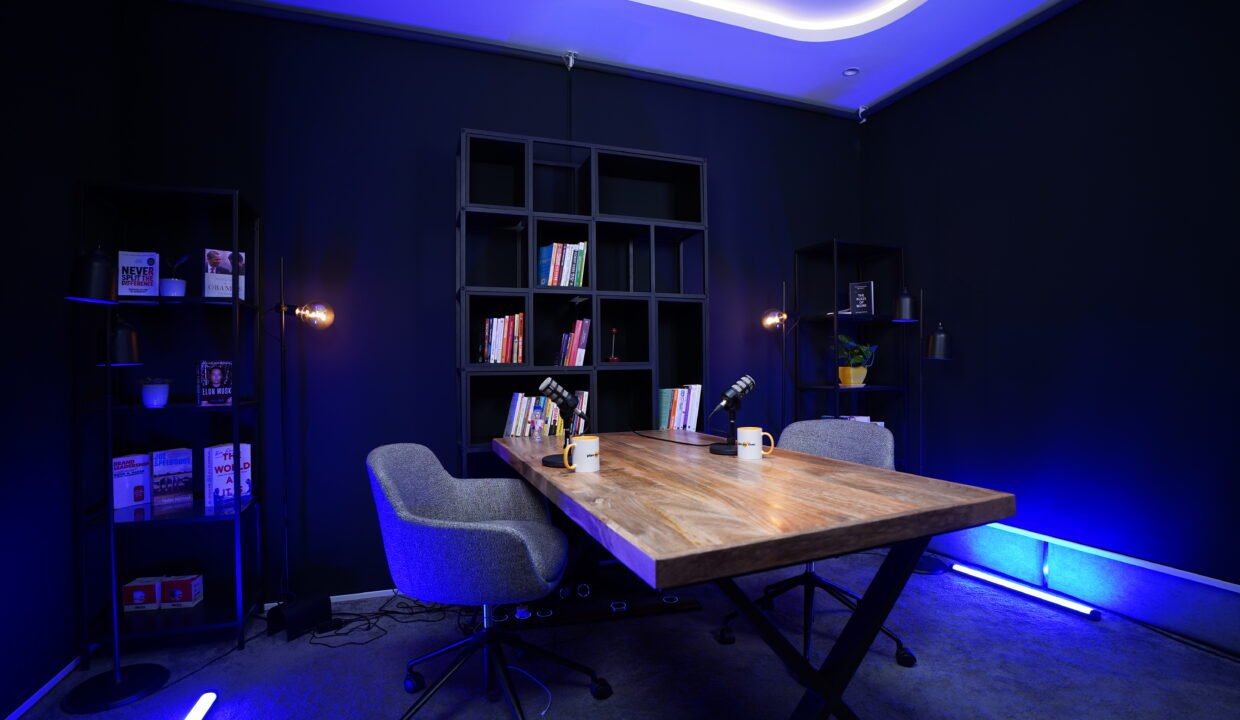 Dubai coworking space with modular seating arrangements